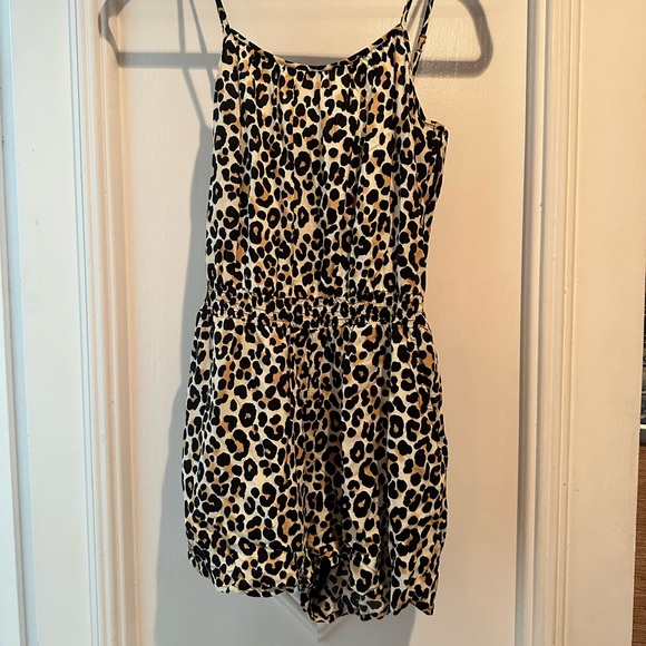 H&M animal leopard print romper mini jumpsuit summer blogger favorite fashion - Picture 3 of 9